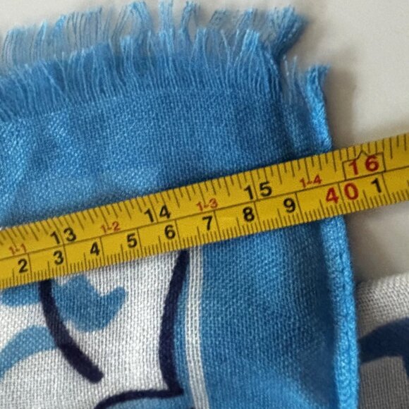 La Seine Women's Scarf Wrap Scarf Blue White Floral Geometric Fringe Classic NEW - Picture 6 of 7